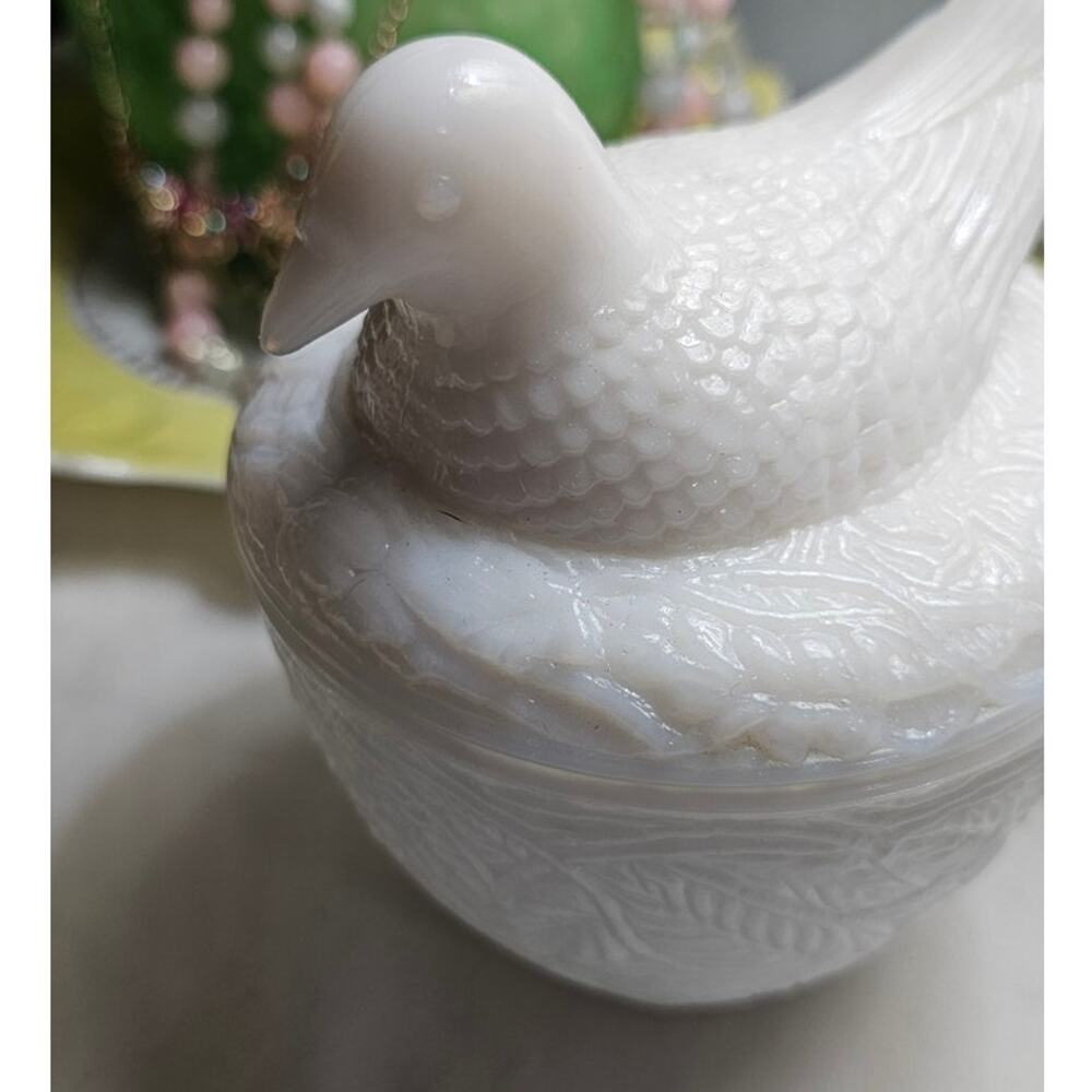 Vintage Avon White Milk Glass Nesting Dove Covered Dish - Picture 4 of 7